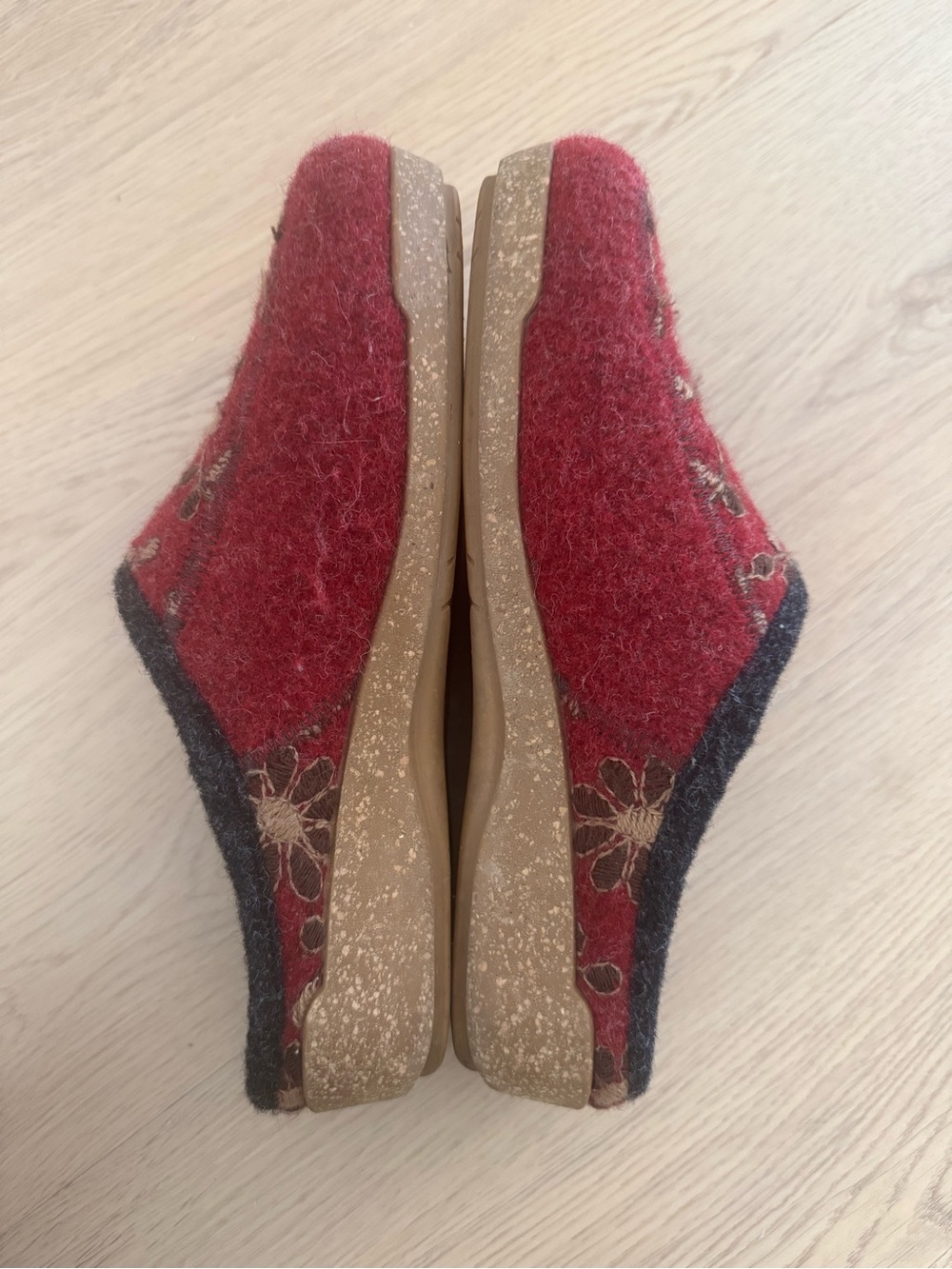 Taos Woolderness Red Embroidered Wool Slippers Clogs EU 39 / 9 Made Spain - Picture 5 of 6